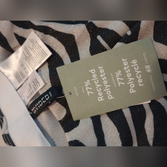 Pants. H&M DIVIDED. Size Large. Animal Print. Boot Cut Flare Leg - Picture 9 of 16